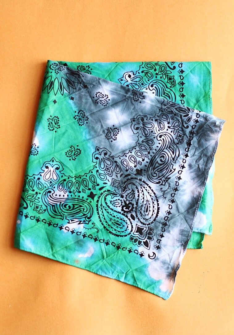 How to Make DIY Tie Dye Bandanas featured by top US craft blog, The Pretty Life Girls