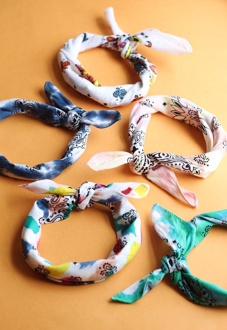 How to Make DIY Tie Dye Bandanas featured by top US craft blog, The Pretty Life Girls