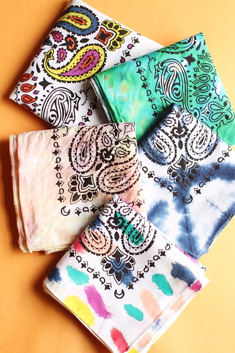 How to Make DIY Tie Dye Bandanas featured by top US craft blog, The Pretty Life Girls