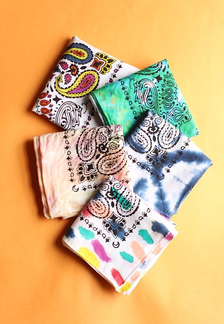 How to Make DIY Tie Dye Bandanas featured by top US craft blog, The Pretty Life Girls