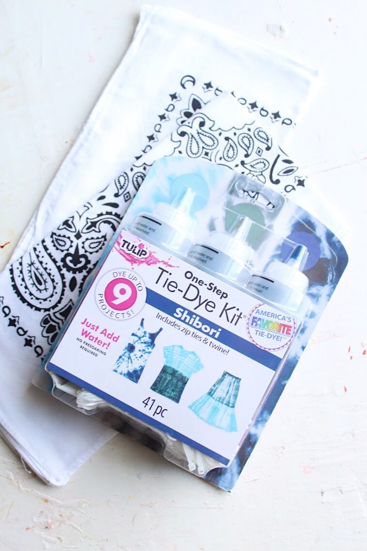 How to Make DIY Tie Dye Bandanas featured by top US craft blog, The Pretty Life Girls