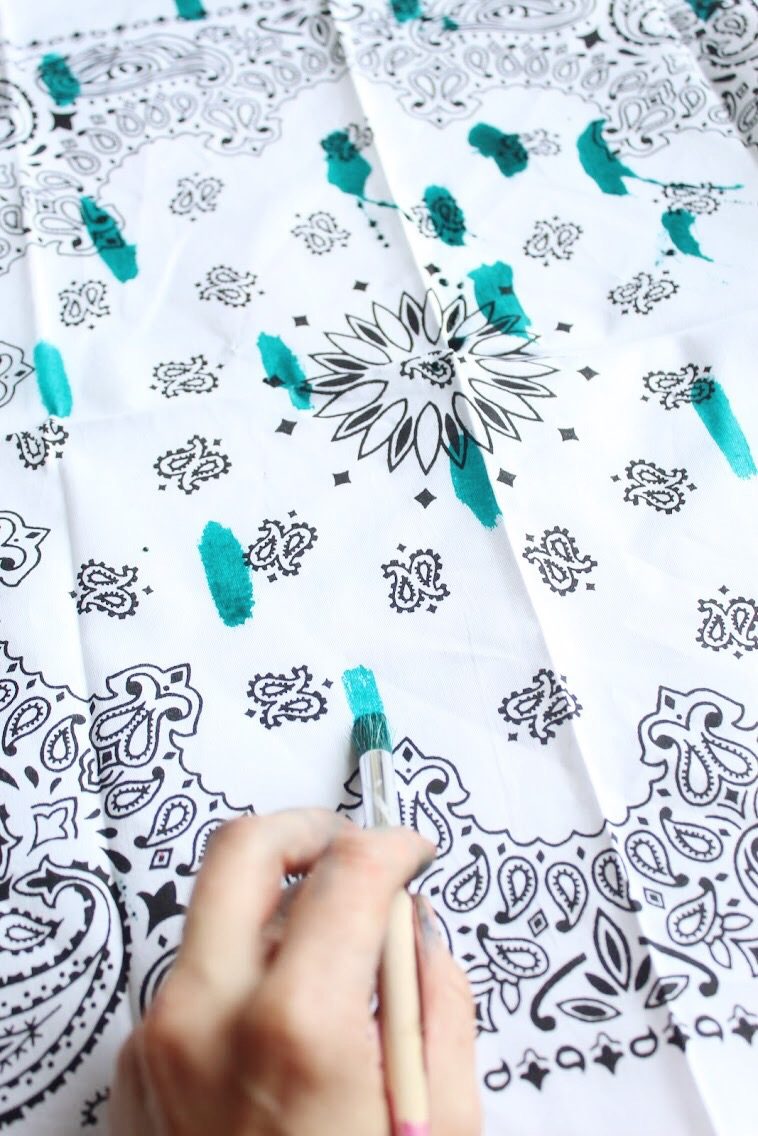 How to Make DIY Tie Dye Bandanas featured by top US craft blog, The Pretty Life Girls