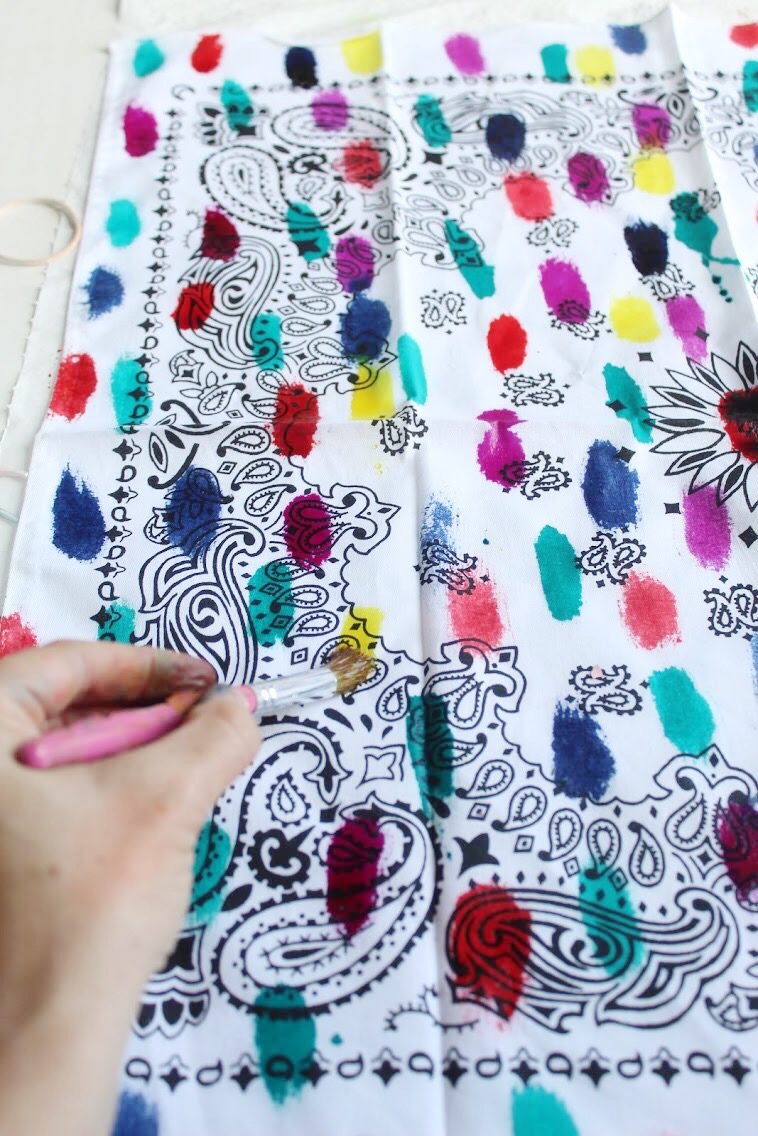 How to Make DIY Tie Dye Bandanas featured by top US craft blog, The Pretty Life Girls