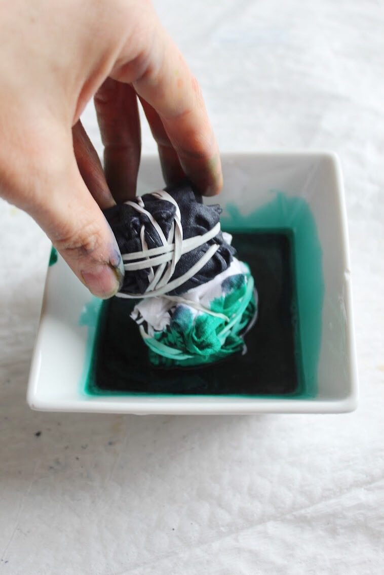 How to Make DIY Tie Dye Bandanas featured by top US craft blog, The Pretty Life Girls