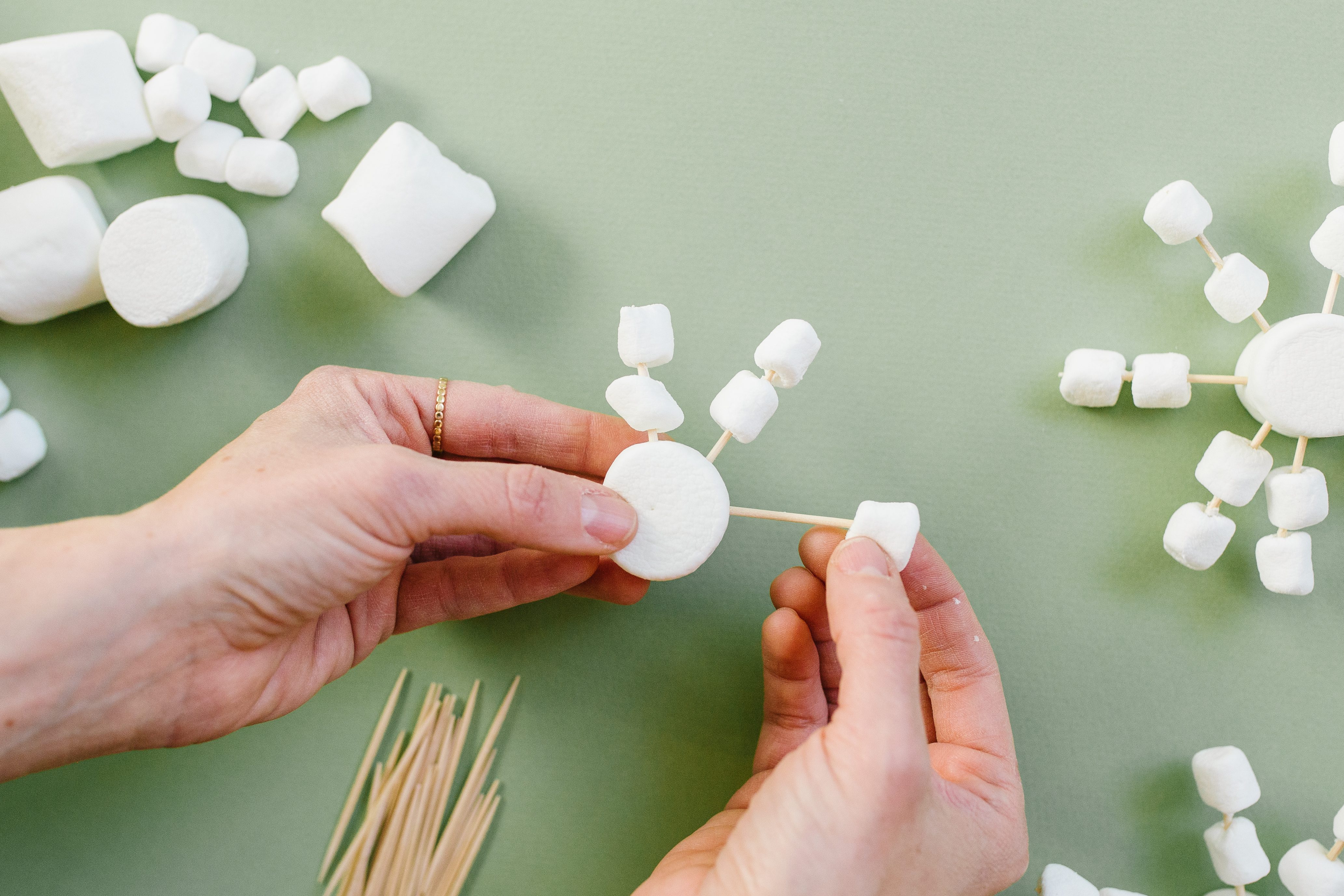 How to Make DIY Marshmallow Snowflakes for your Hot Chocolate + a tutorial featured by Top US Craft Blog + The Pretty Life Girls