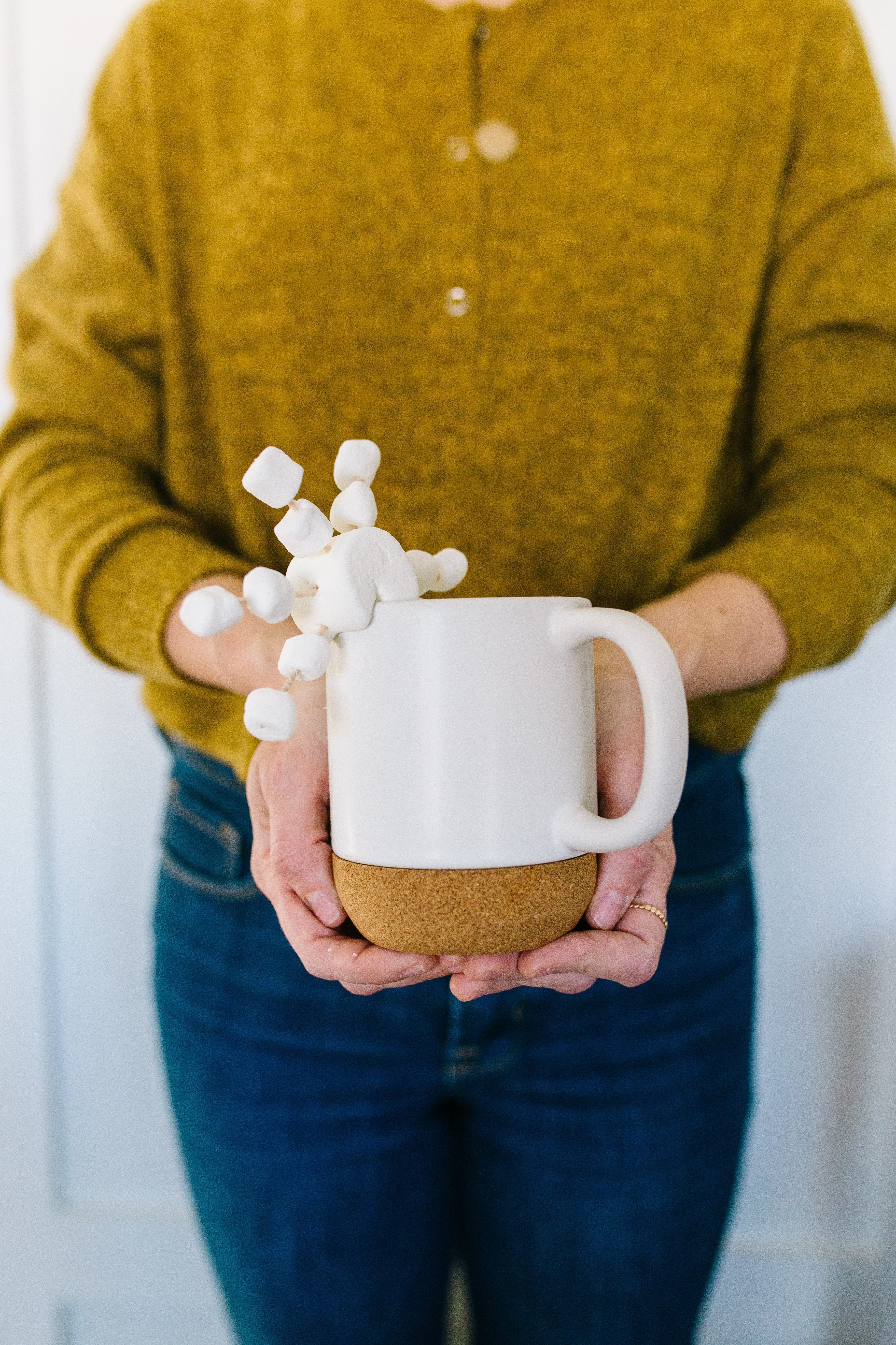 How to Make DIY Marshmallow Snowflakes for your Hot Chocolate + a tutorial featured by Top US Craft Blog + The Pretty Life Girls