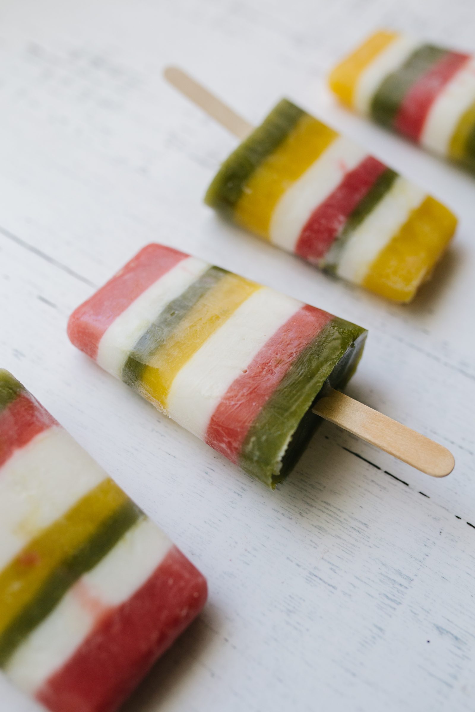 Summer Snacks: Colorful Layered Fruit Juice Popsicles + a tutorial featured by Top US Craft Blog + The Pretty Life Girls