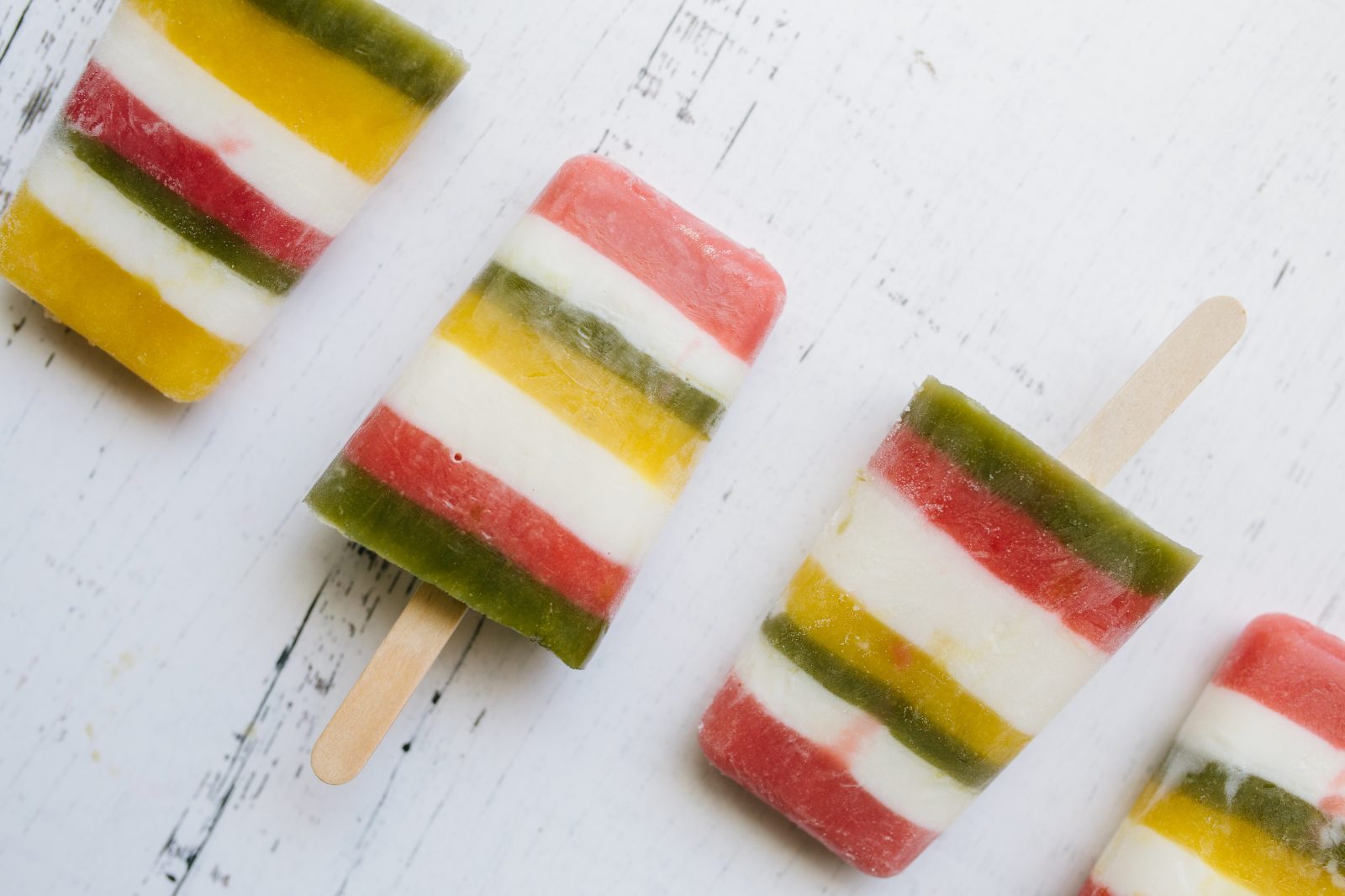 Summer Snacks: Colorful Layered Fruit Juice Popsicles + a tutorial featured by Top US Craft Blog + The Pretty Life Girls