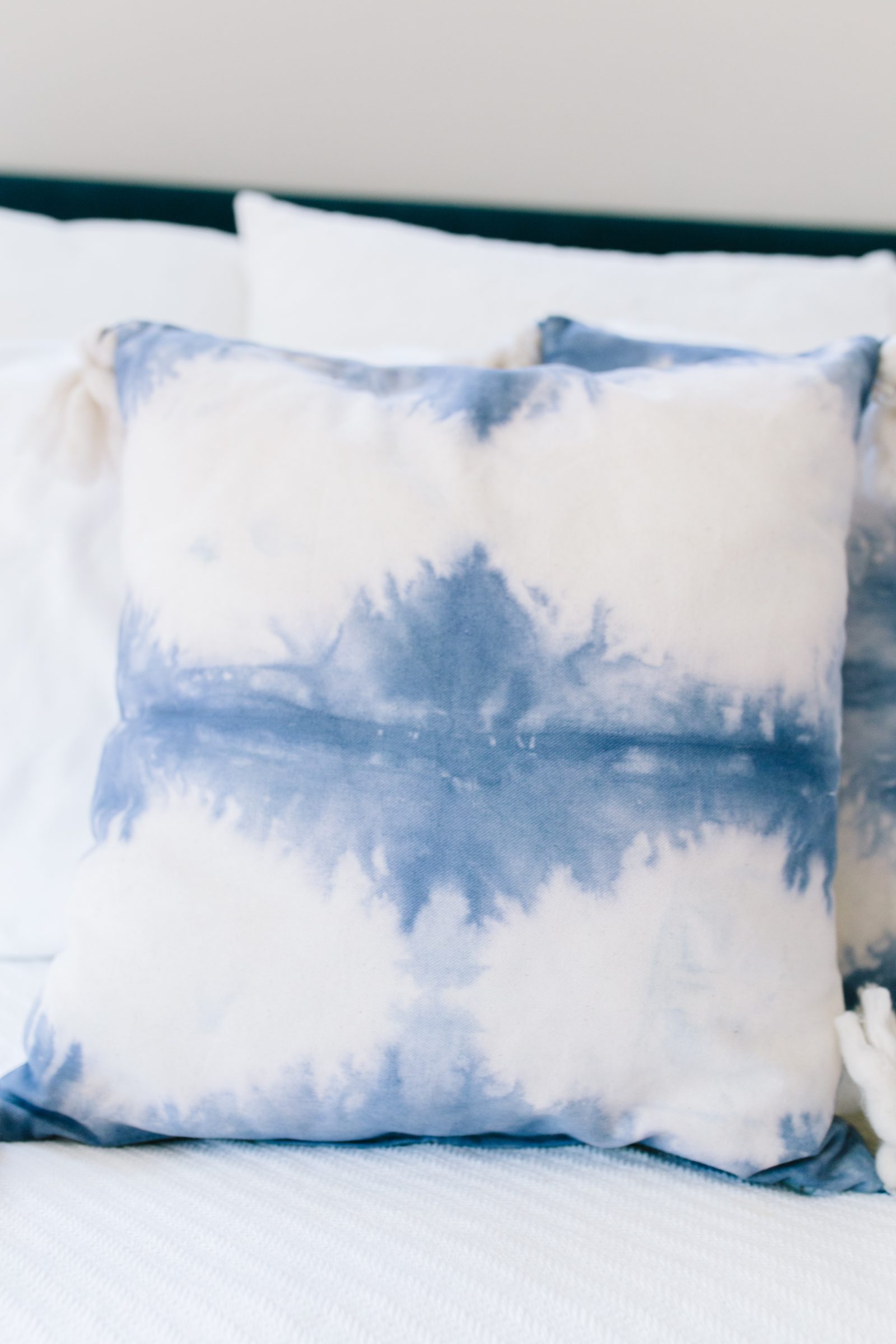 DIY Blue Shibori Pillows for Any Room + a tutorial featured by Top US Craft Blog + The Pretty Life Girls